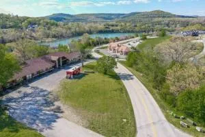 Queen BR home, walk to Marina, food truck, trails - روجرز