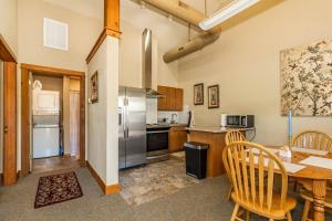 Queen BR home, walk to Marina, food truck, trails