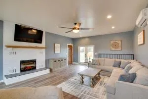 Chic Ste Genevieve Home with Nice Interior Amenities - Avon