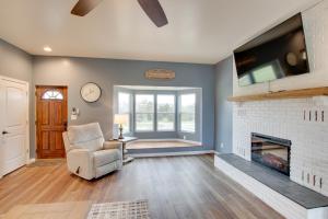 Chic Ste Genevieve Home with Nice Interior Amenities