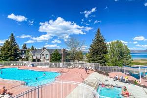 Lake View Condo 874 4 with Awesome Lake View