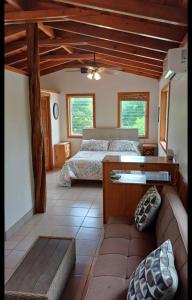 Dove Escapes - One bdrm raised Cabana in Riversdale