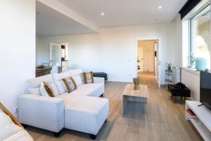 GIL LOVE - Luxurious V5 w Pool by LovelyStay