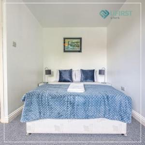 Spacious 8BR Home - Near Sherwood, City Hospital, Arboretum & Nottingham City Centre - Sleeps 16