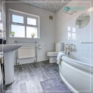 Comfy Home - Near Sherwood, City Hospital, Arboretum & Nottingham City Centre - Sleeps 16
