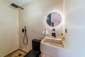 Riad Davia - Jacuzzi Rooftop - Breakfast