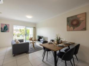 Walk to everything Modern 2Beds Apt with Easy Access