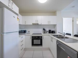 Walk to everything Modern 2Beds Apt with Easy Access