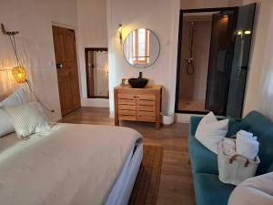 Maisons d'hotes Mas Notre-Dame, Adults only, situation ideale, grand jardin paisible : photos des chambres