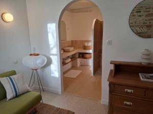 Maisons d'hotes Mas Notre-Dame, Adults only, situation ideale, grand jardin paisible : Grande Chambre Double 