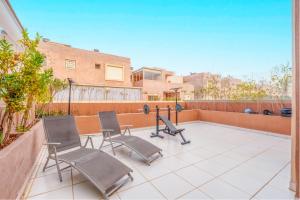 Spacious Luxury Apartment with Heated Pool Center