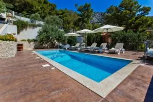 Luxurious Apartments Maslina with Beach - Brusje