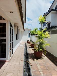 5 min to ipoh town pasir puteh 5br 22pax