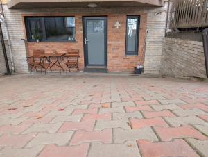 Retro Retreat - Free Parking - 20 min to Center