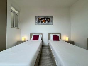 Steps from Three Cities 2BR Apt