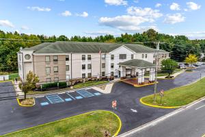 Holiday Inn Express & Suites Carneys Point - Pennsville by IHG
