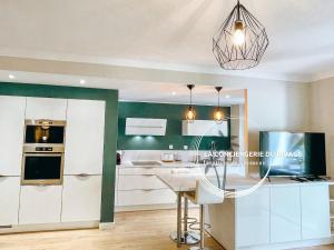 Le California - Port de Carqueiranne et plages