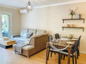 Le California - Port de Carqueiranne et plages