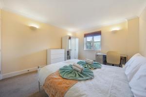 1 bed apartment City of London Whitechapel Close to Metro and Elizabeth Line