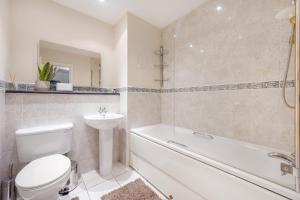 1 bed apartment City of London Whitechapel Close to Metro and Elizabeth Line