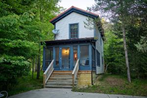 Two-Bedroom House room in Dollybrook 8 Pet Friendly Community Pool Groups Welcome