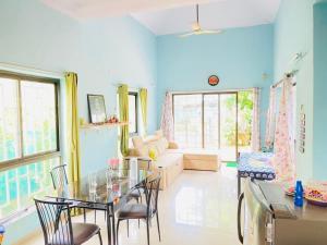 V Square Villa