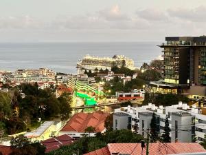 Private Rooftop Sunny Terrace in Funchal