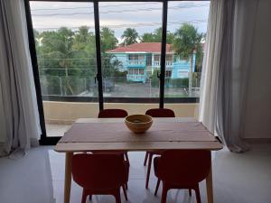 New Spacious & Bright 2BR & 2BA, Pool & Beach Shuttle, WIFI & AC Gold Reef 209