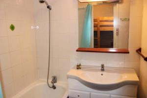 Résidence Neves - CHARMANT STUDIO 4 PERSONNES DANS LE QUARTIER ANIME DE LA STATION MAE-7704