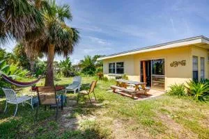Spacious Home with Yard - half Mi to Ormond Beach! - Ormond-by-the-Sea