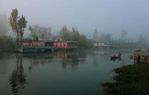 OMAR KHAYYAM HOUSEBOAT Retreat