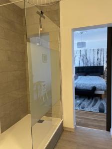 Maisons d'hotes Les Hotes d’Eloise : Chambre Double avec Salle de Bains Privative