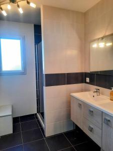 Maisons de vacances Les Merisiers - Maison moderne avec jardin : photos des chambres