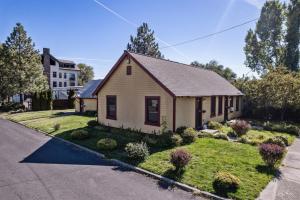Bluebird Day - Twin Mills Bungalow