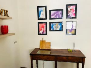 Central Comfort - 4 BDR Apartment, Artfully Designed