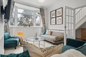 Cozy Willow-Hot Tub, Sleeps9, FreeParking, Netflix - بورنفيل