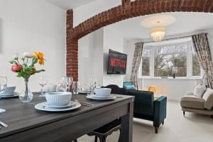 Cozy Willow-Hot Tub, Sleeps9, FreeParking, Netflix
