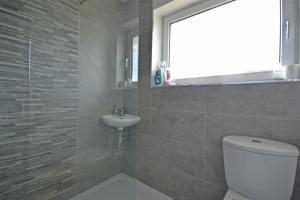 Modern home in historic market town near airport