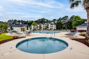 2 BR Condo with Shared Pool, Near Outlet Mall
