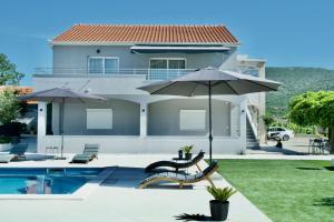 Apartment Mario - with pool