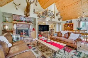 Lakefront Neillsville Home with Fire Pit, Game Room! - بلاك ريفير فولز