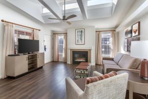 Two-Bedroom Deluxe Cabin room in Kohl's Ranch Lodge By Diamond Resorts