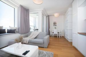 Luxury 1BDRM on the 28th floor