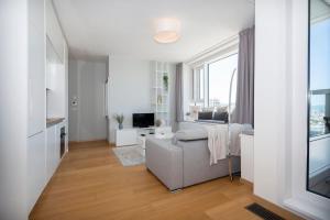 Luxury 1BDRM on the 28th floor