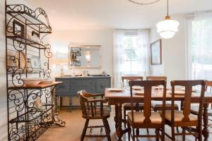 On the bay in Wellfleet - walk to water!