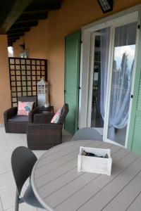 La Verbena a fianco del Vittoriale, vista piscina, 10 minuti a piedi dal lungo lago