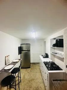 Casa sala e 1 quarto próximo ao Maracanã - Duque de Caxias