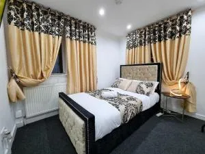 -F1-GH- Enjoy a wonderful stay in our Cosy Luxurious, Spacious ground floor apartment, Free Parking, Free WiFi - Bramley