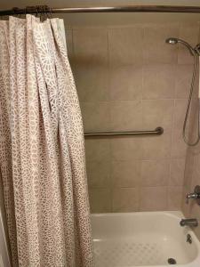 Serene Sherman Oaks Cottage with Outdoor Space