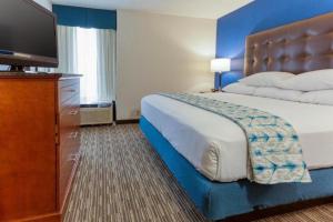 Heritage Inn & Suites St Louis Fenton, Trademark by Wyndham